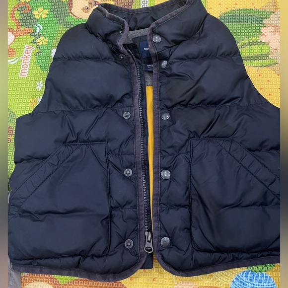 Baby gap puffer vests- navy & grey 2t & 3t EUC 2 pcs - Picture 2 of 7